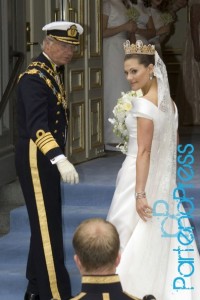 Crown+Princess+Victoria+Sweden+arrives+church+NVanGzzWvAPl[1]