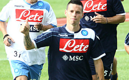 Hamsik non ha dubbi: “Non mi è mai balenata l’idea di lasciare Napoli”. E la Gazzetta si rassegna con un’intervista (non priva di tranelli) in prima pagina.