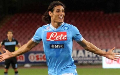 E’ un Napoli d’alta quota: asfalta la Lazio e ritorna in vetta con la juventus, e Cavani con una sontuosa tripletta balza in testa alla classifica dei bomber.