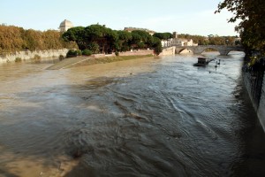 isola tiberina inondata 2