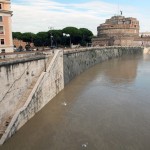 lungotevere sassia con castel sant'angelo