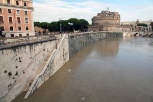 lungotevere sassia con castel sant'angelo