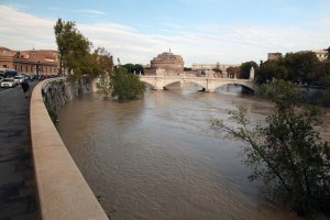 lungotevere vaticano con ponte vittorio emanuelell