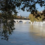 tevere con san pietro in lontananza