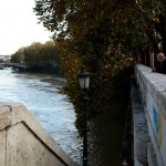 tevere con turisti