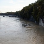 tevere e scale allagate