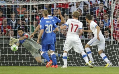 WCQ2014. Una brutta Italia pareggia a reti inviolate contro la Repubblica Ceca. Espulso Mario Balotelli, Buffon salva gli azzurri.