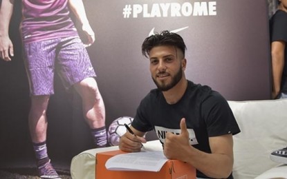 Daniele Verde incontra i finalisti della NIKE FOOTBALL X di Roma, e si concede a fan e appassionati.