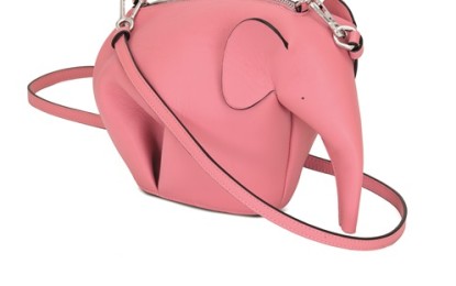 Un elefante rosa nella nuova collezione di Loewe