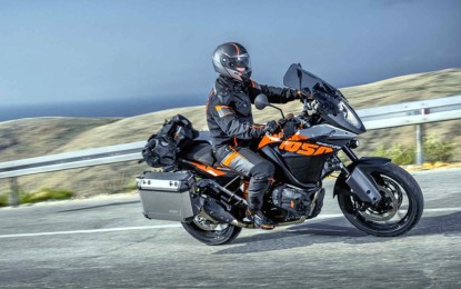 KTM 1050 Adventure, agile e leggera