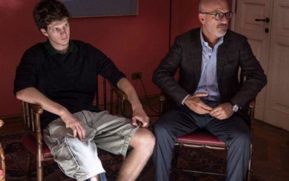 “Gli sdraiati”. Claudio Bisio e la difficoltà di essere padre… di un adolescente. Al cinema il 23 novembre.